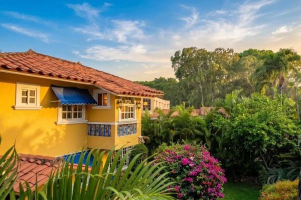 Coronado golf club home with pool