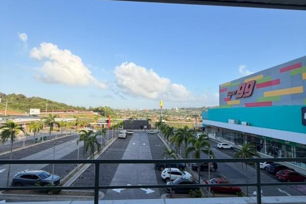 Commercial premises in plaza on d' go