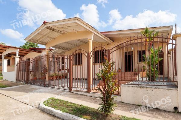 Venta de casa en brisas del golf