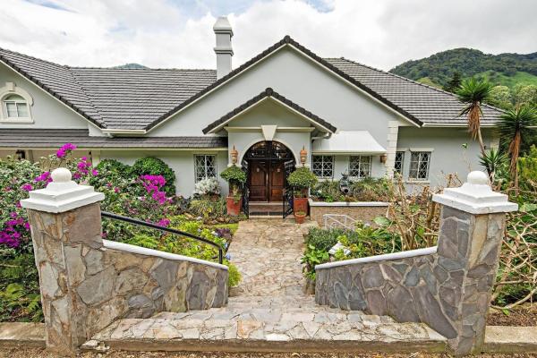 Sophisticated mountain house in boquete the spring