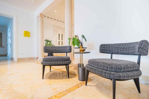 For sale 4-bedroom with exquisite luxury upgrades