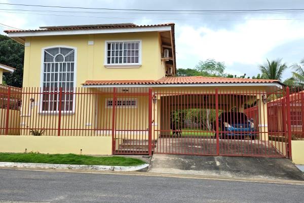 Chitré, urbanización villas del golf