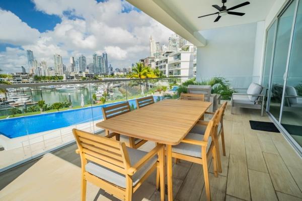 Beach club residences, ocean reef island