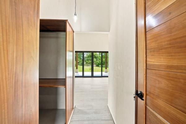 Casa con energía solar y casita cerca de pedasí