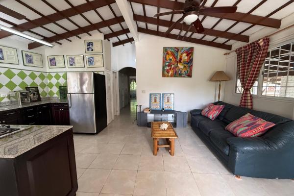 Casa para venta en el corazón de coronado!