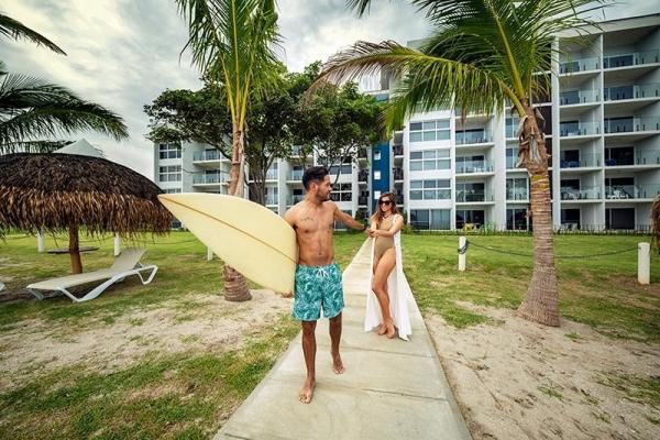 Moderno condominio de playa de 2 habitaciones en playa caracol