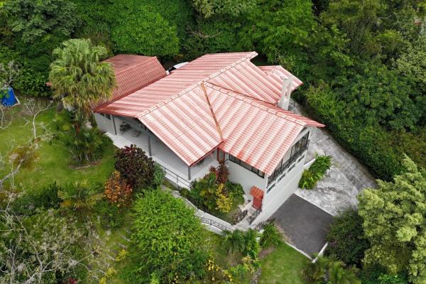 Se vende casa de montaña con impresionantes vistas en altos del maria