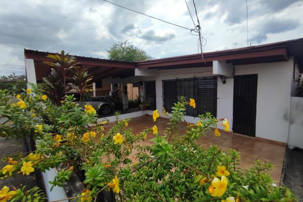 House in villa cáceres