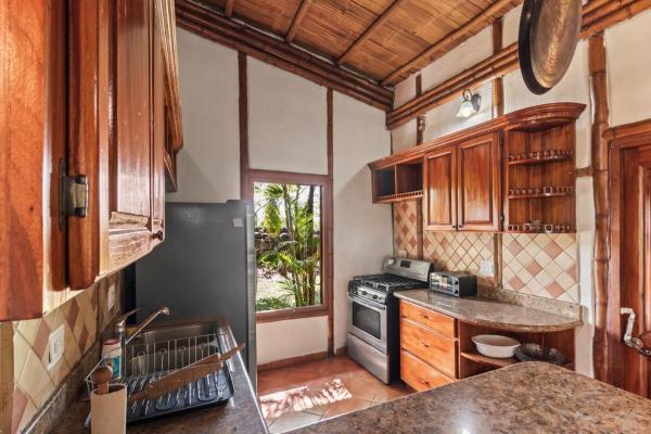 Eco-friendly 2 bed 2 bath bamboo home in boquete