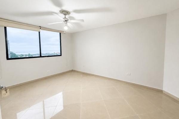 Alquiler de apartamento con vista al mar en rocamar, ave. balboa