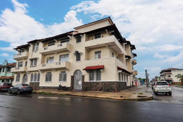 Venta de edificio rentando la riviera en colón