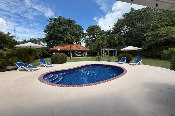 Casa con piscina en coronado golf | amoblada y equipada