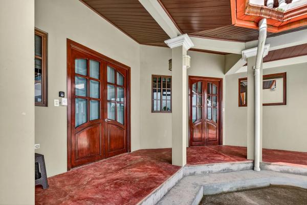 Ocean view villa with 6 apartments and pool