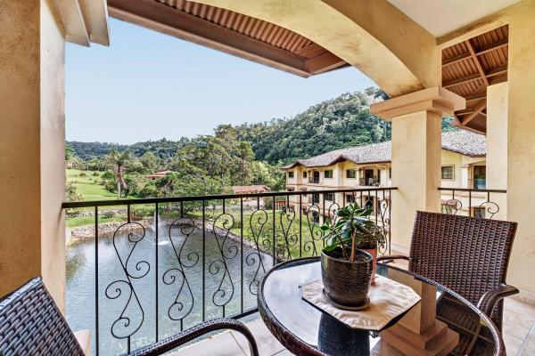 Condominio exclusivo en el tercer piso en valle escondido boquete