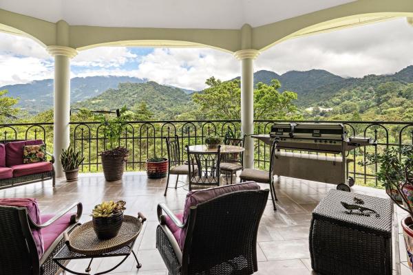 Sophisticated mountain house in boquete the spring