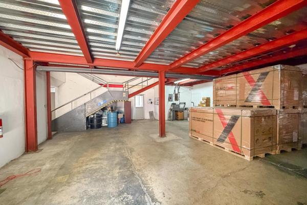 Warehouse for sale in parque lefevre