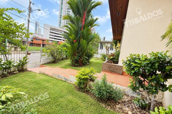 Venta de casa unifamiliar en san francisco | 3 recámaras, amplia terraza y 2 estacionamientos