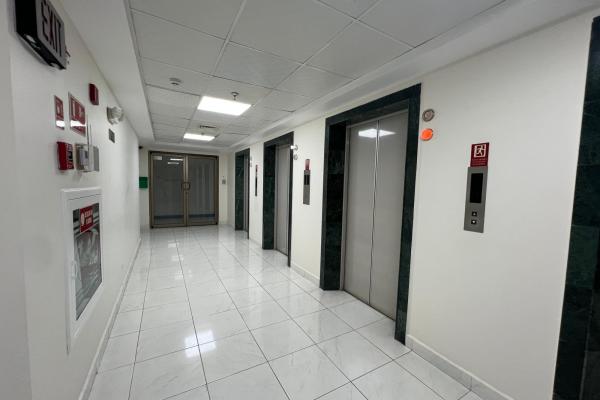 Commercial office for sale at the wtc in marbella.