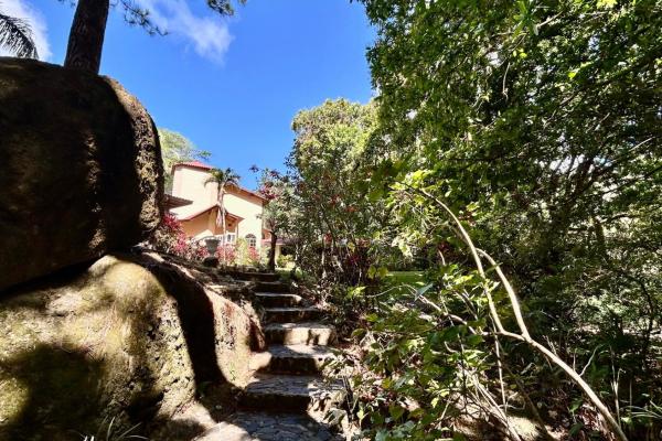 Casa en altos de maría con estudios independientes