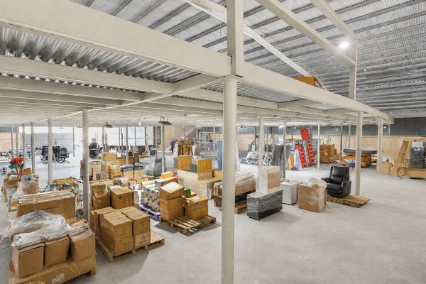Venta de galera con mezzanine en pacora