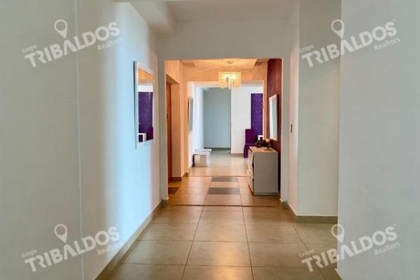 Apartamento en santa clara residences de 7 recámaras, 2 cocinas, 4 estacionamientos.