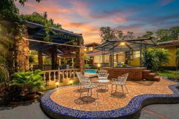 Coronado golf club home with pool