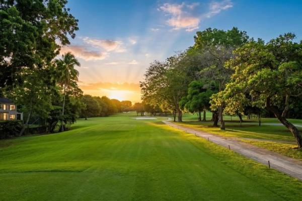 Coronado golf club home with pool