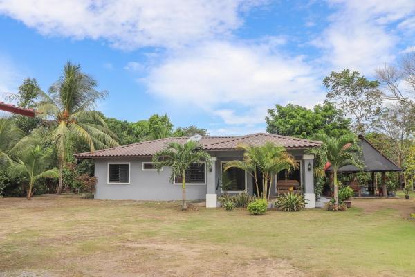 Amplia propiedad con casa y lote de 2.182 m²