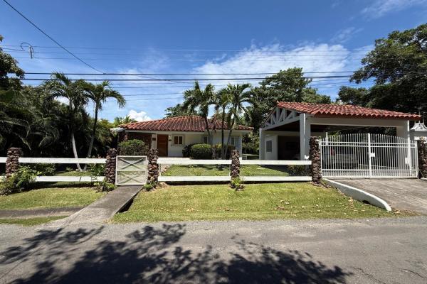 Casa con piscina en coronado golf | amoblada y equipada
