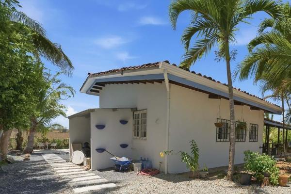 Pedasí home near town and beach