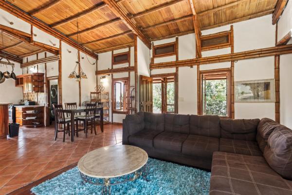 Eco-friendly 2 bed 2 bath bamboo home in boquete