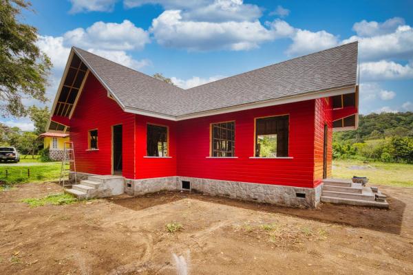 Casa nueva de madera en preventa en volcán, chiriquí
