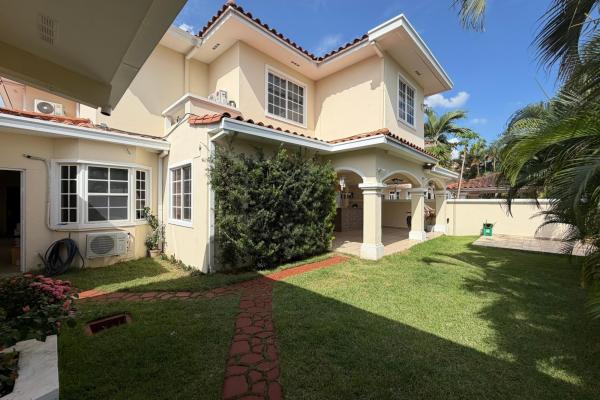 House for sale in villa valencia, south coast