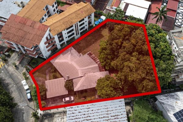 Venta terreno con casa en el carmen de 1,336.95m2