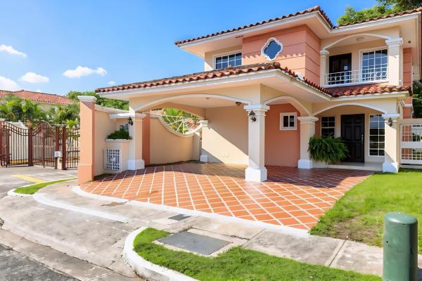 Alquiler de casa unifamiliar en esquina – costa sur, villa valencia