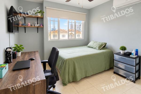 Venta de casa adosada en villa de las azores en villa lucre