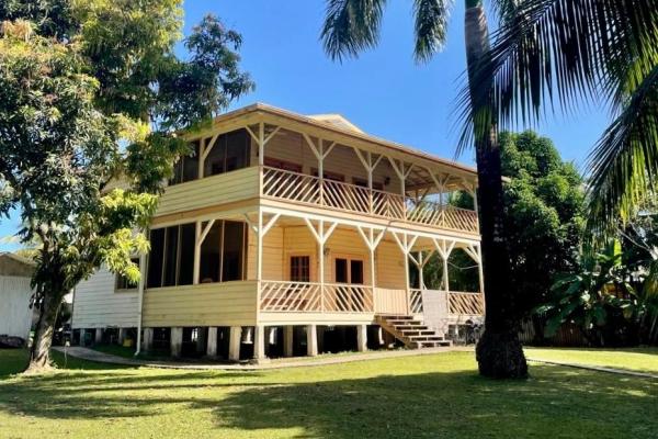 Prime oceanfront estate w/dock & beach, isla colon