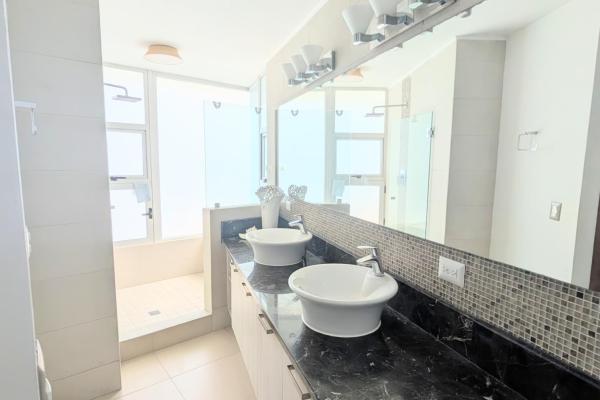 Beachfront living condo gorgona close to coronado