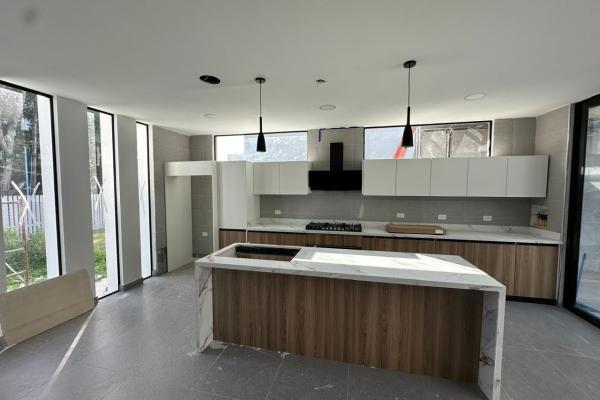 House on coronado beach 396k, access to golf cours