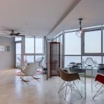 Piso alto en ph riverside con vista panorámica al mar