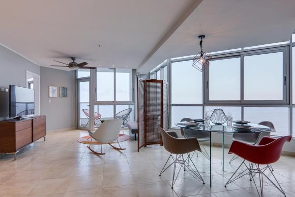 Piso alto en ph riverside con vista panorámica al mar