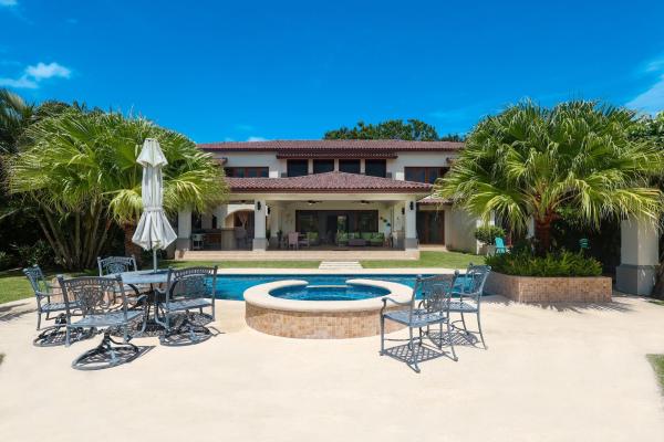 Beautiful house for sale in buenaventura