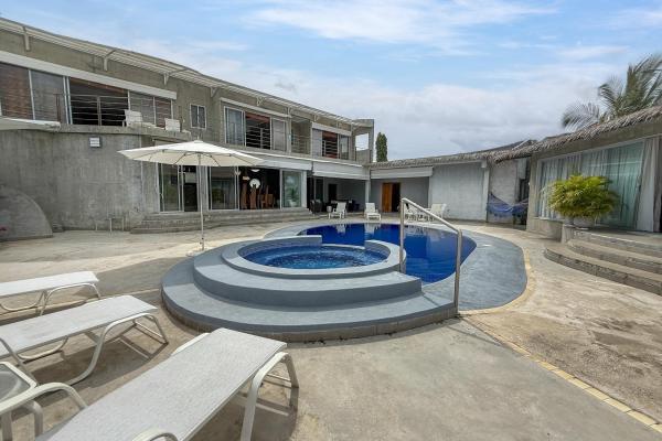 Venta de residencia moderna en coronado