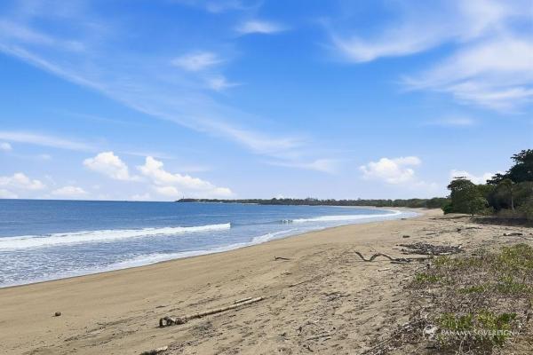 Costa pedasí beachfront lot – 35m premium frontage