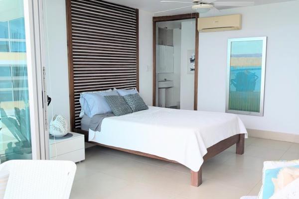 Beachfront living condo gorgona close to coronado