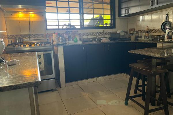 Venta casa espaciosa en brisas del golf
