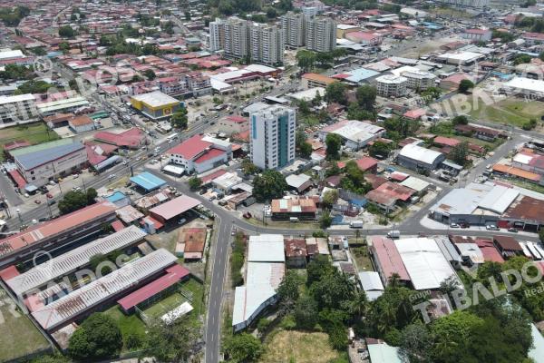 Se vende terreno/galera en parque lefevre