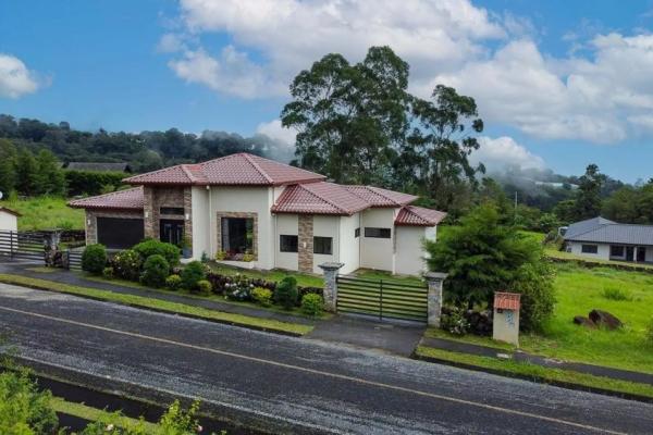 Outstanding home in cerro verde estates, boquete