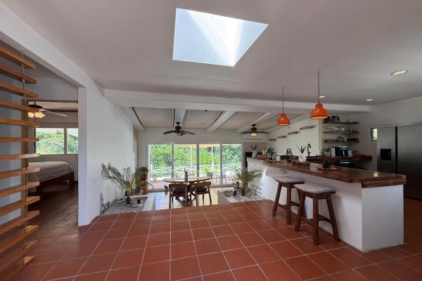 Casa privada con piscina y amplio terreno en coronado