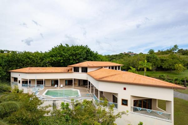 Resort-ready estate in hermosa bay boca chica